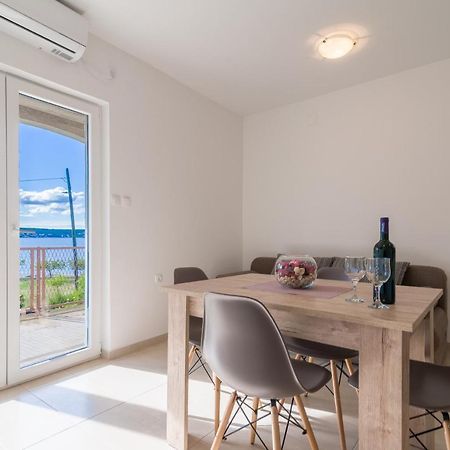Apartmani Dupor Gornji Karin Exteriör bild