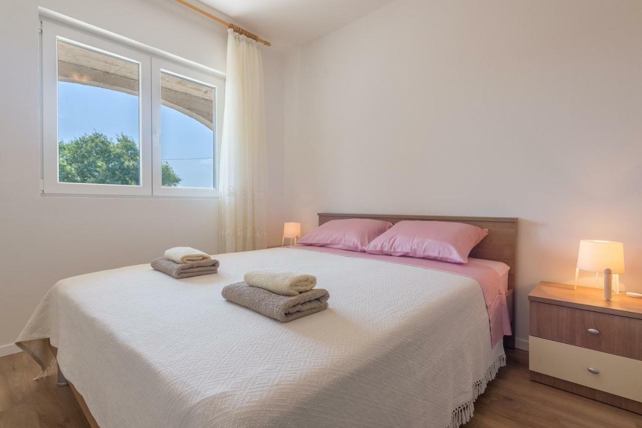 Apartmani Dupor Gornji Karin Exteriör bild