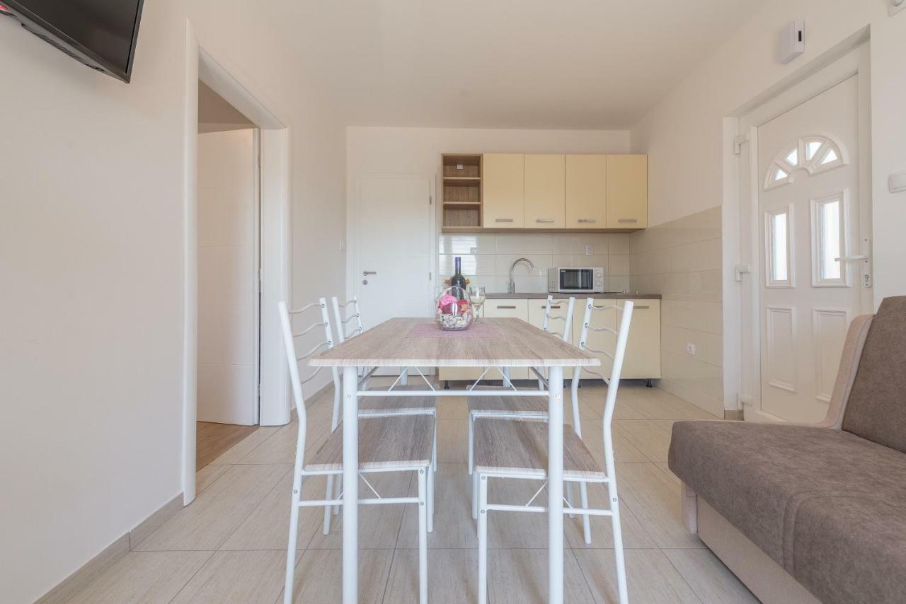 Apartmani Dupor Gornji Karin Exteriör bild