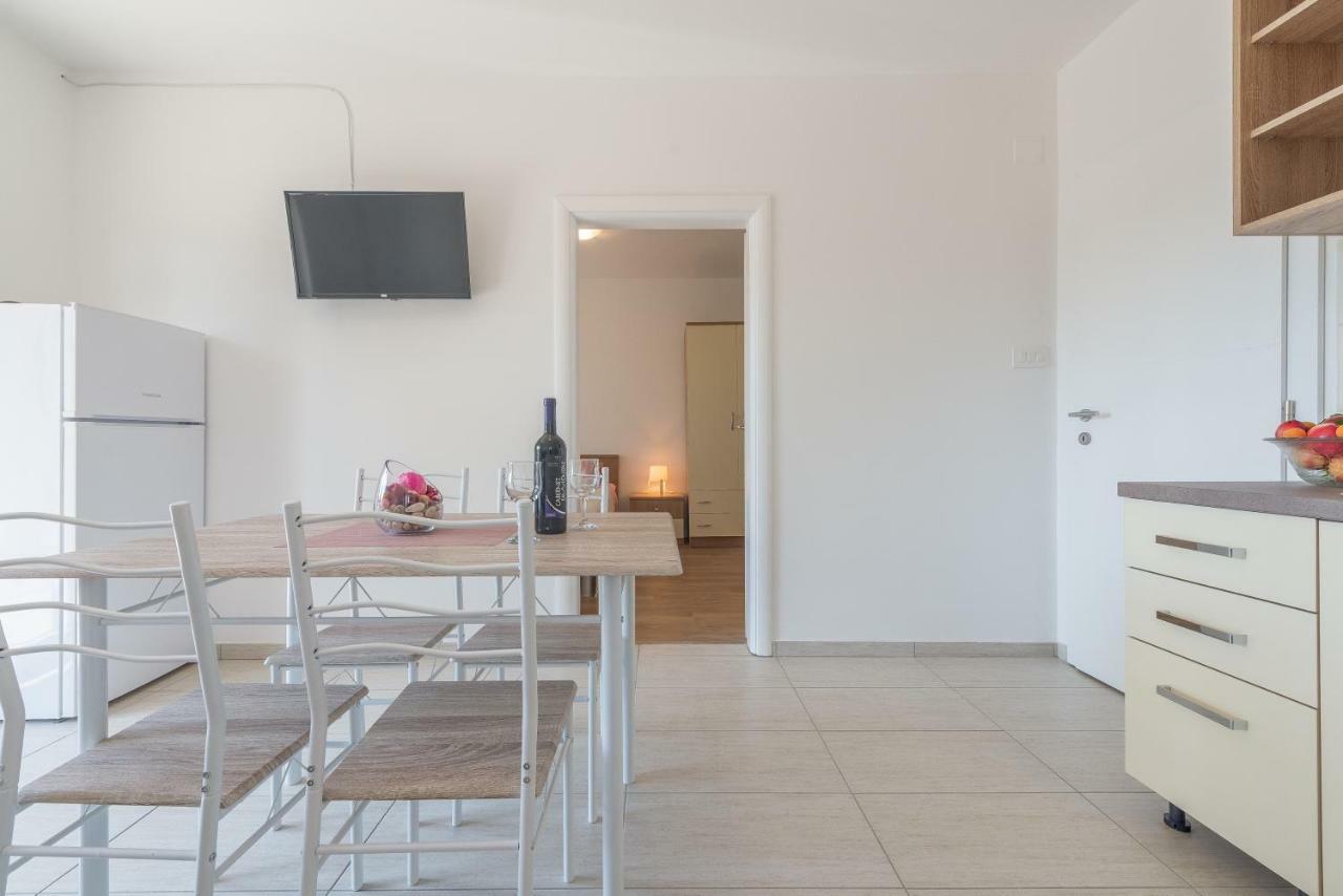 Apartmani Dupor Gornji Karin Exteriör bild