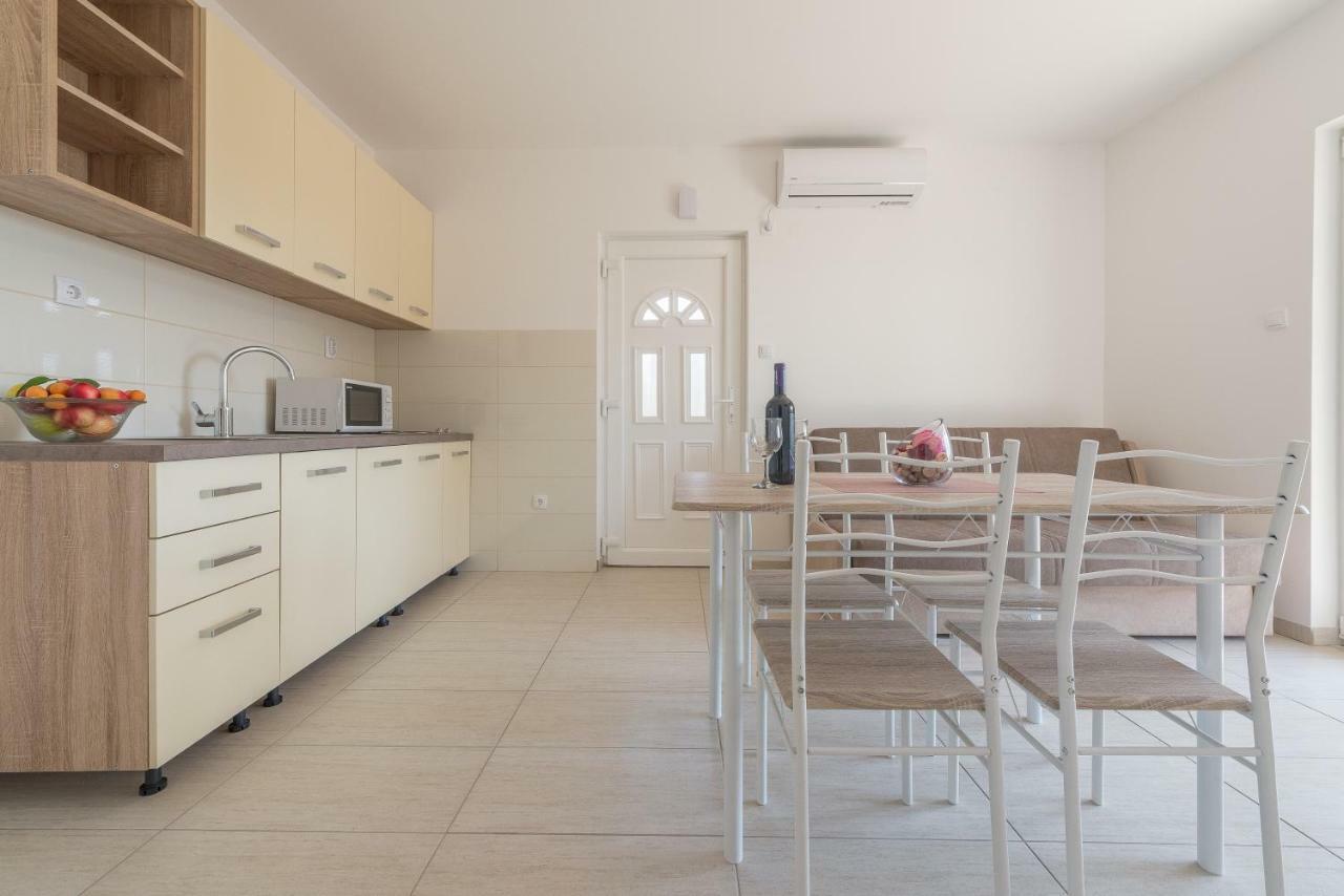 Apartmani Dupor Gornji Karin Exteriör bild