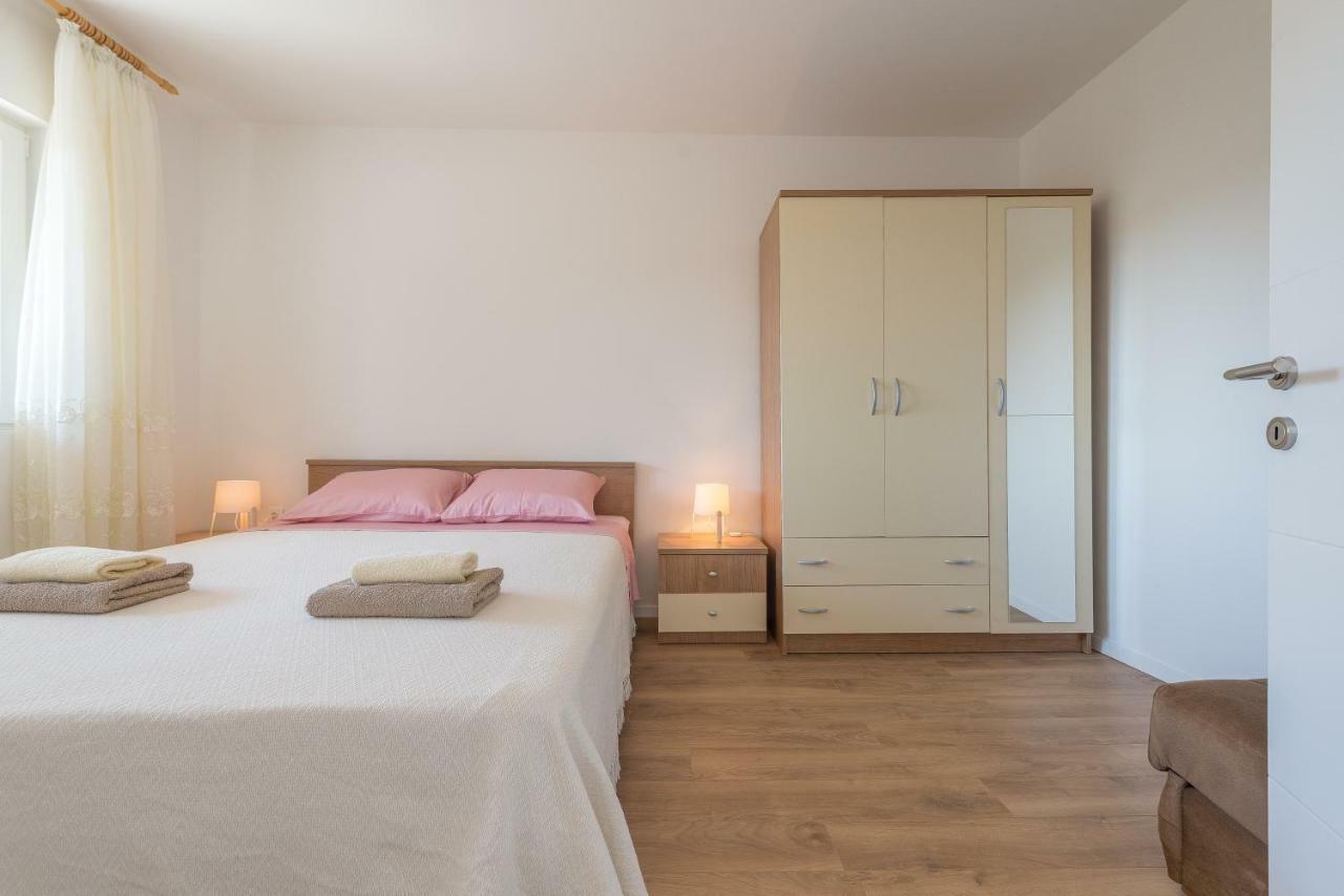 Apartmani Dupor Gornji Karin Exteriör bild