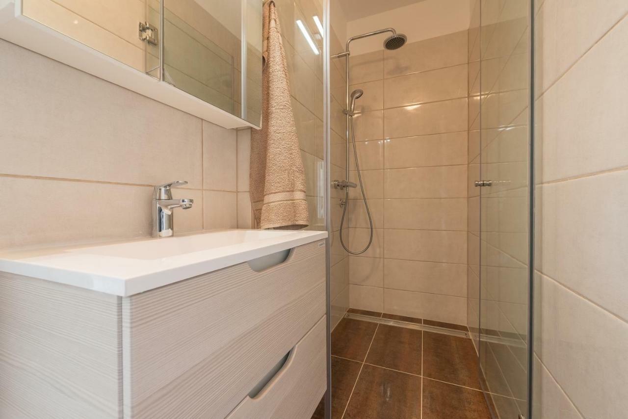 Apartmani Dupor Gornji Karin Exteriör bild
