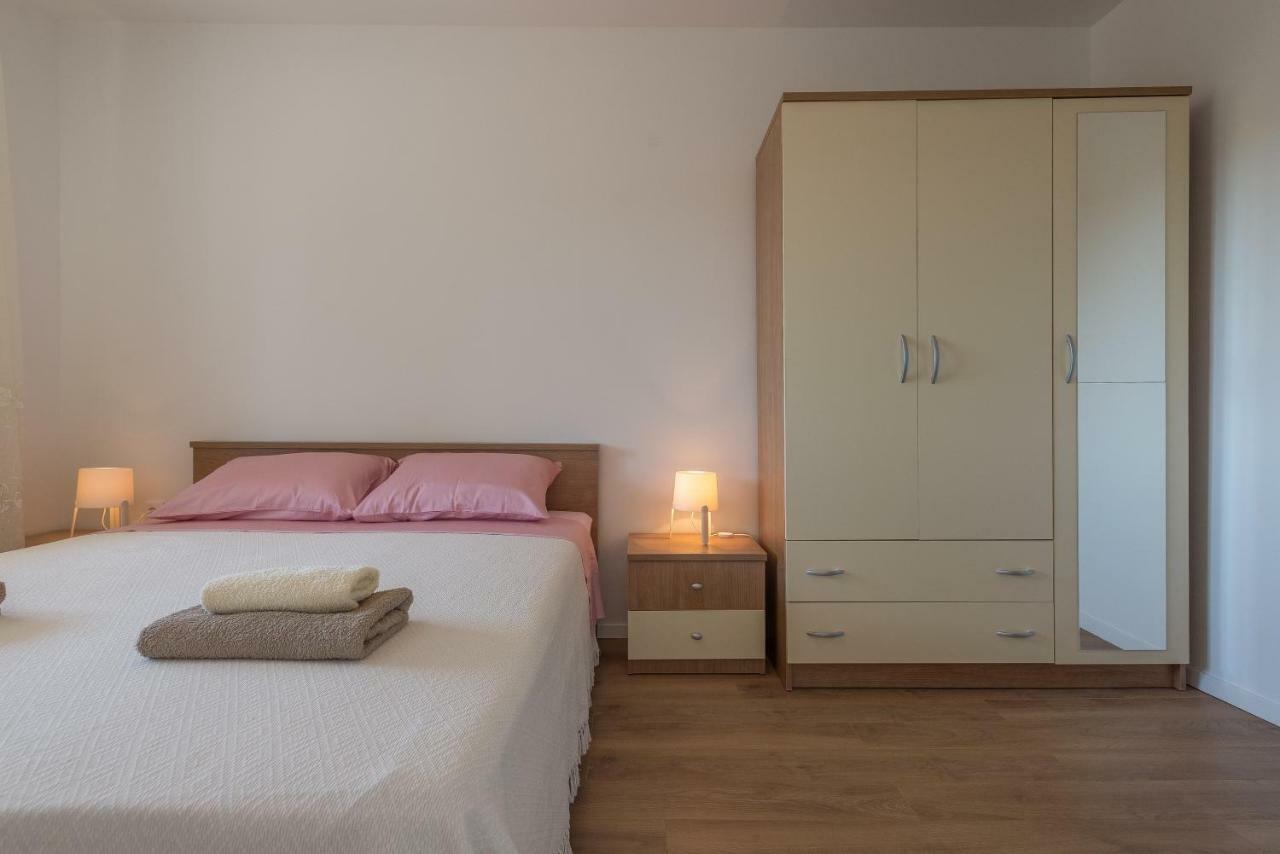 Apartmani Dupor Gornji Karin Exteriör bild