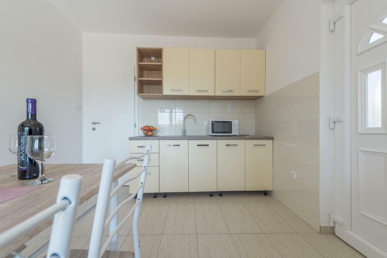 Apartmani Dupor Gornji Karin Exteriör bild