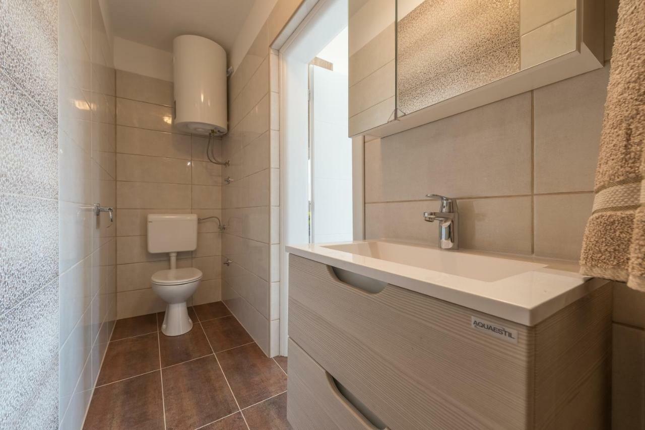 Apartmani Dupor Gornji Karin Exteriör bild