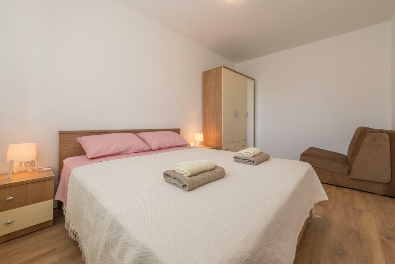 Apartmani Dupor Gornji Karin Exteriör bild