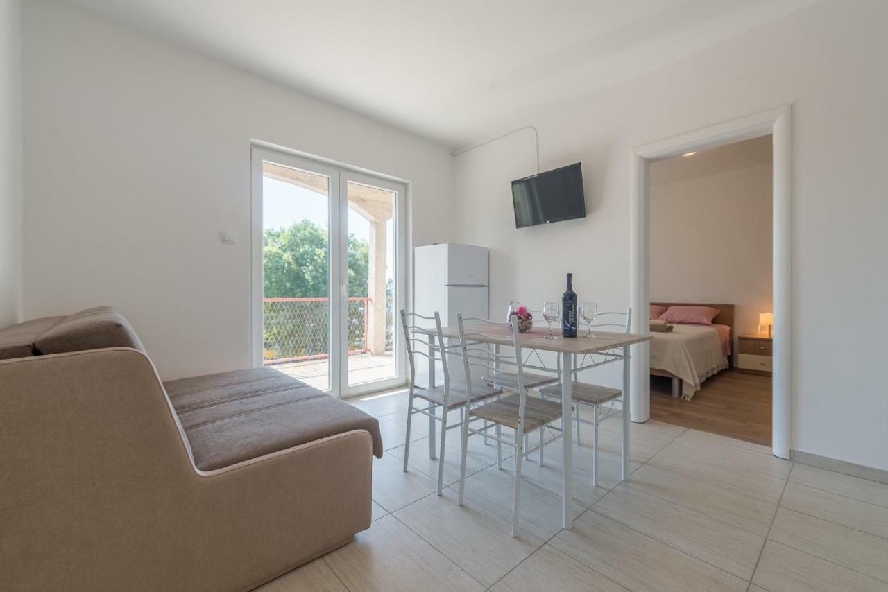 Apartmani Dupor Gornji Karin Exteriör bild