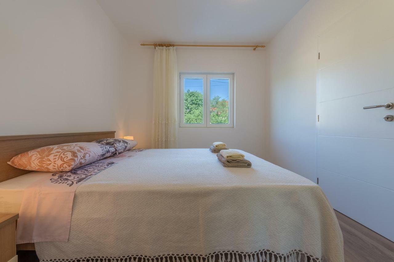 Apartmani Dupor Gornji Karin Exteriör bild