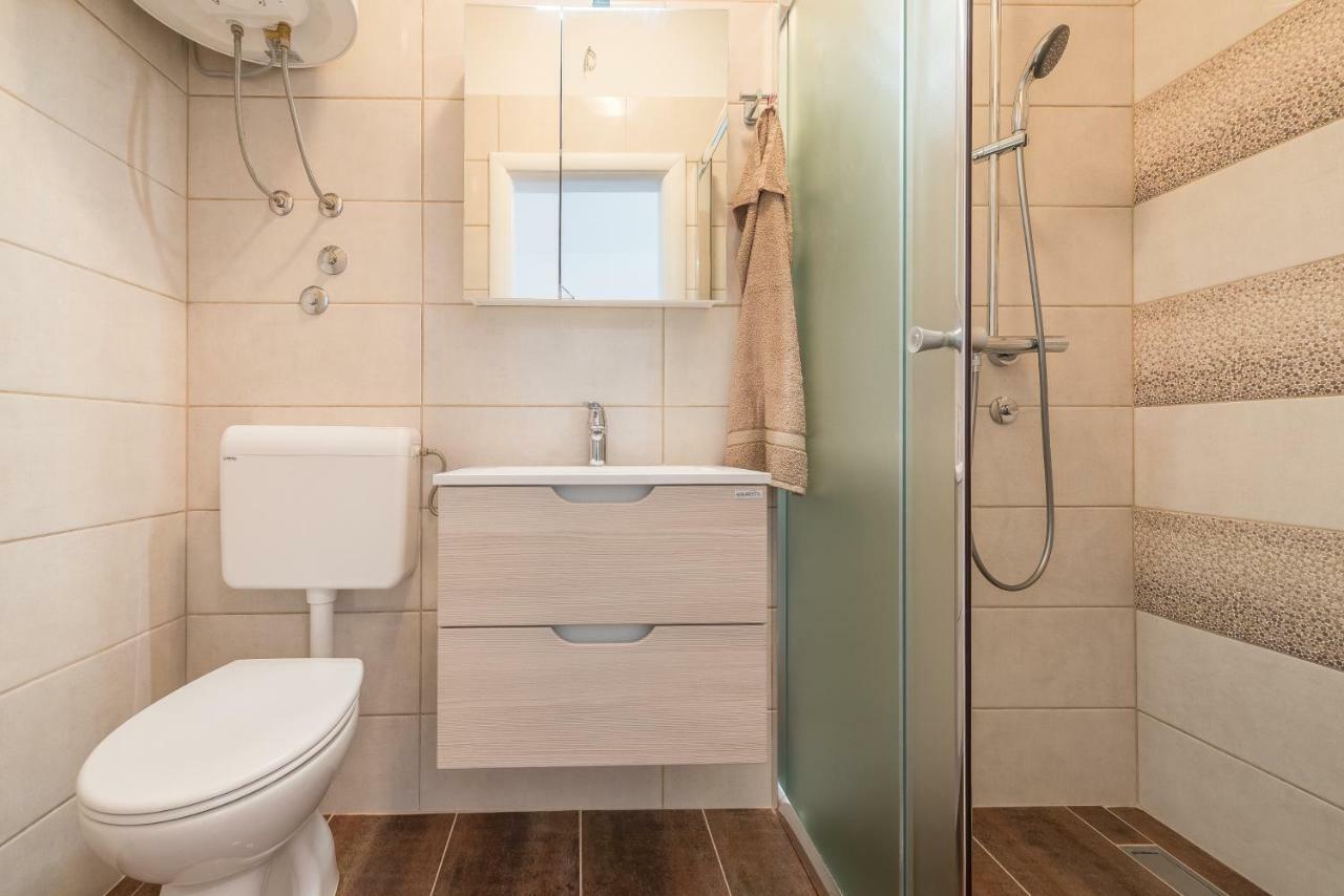 Apartmani Dupor Gornji Karin Exteriör bild