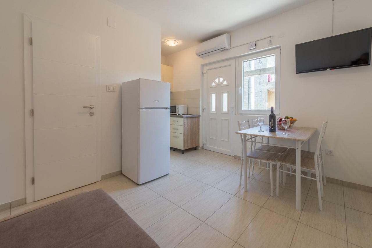 Apartmani Dupor Gornji Karin Exteriör bild