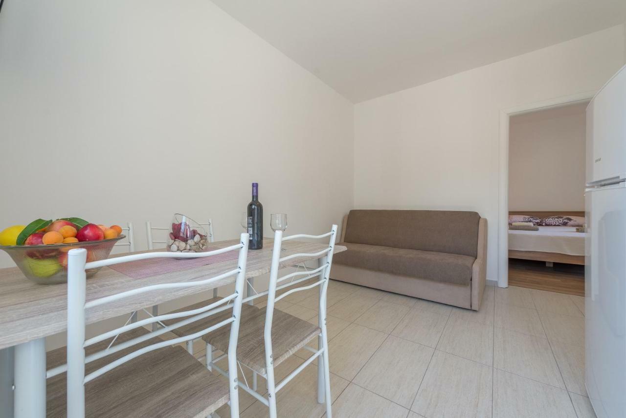 Apartmani Dupor Gornji Karin Exteriör bild