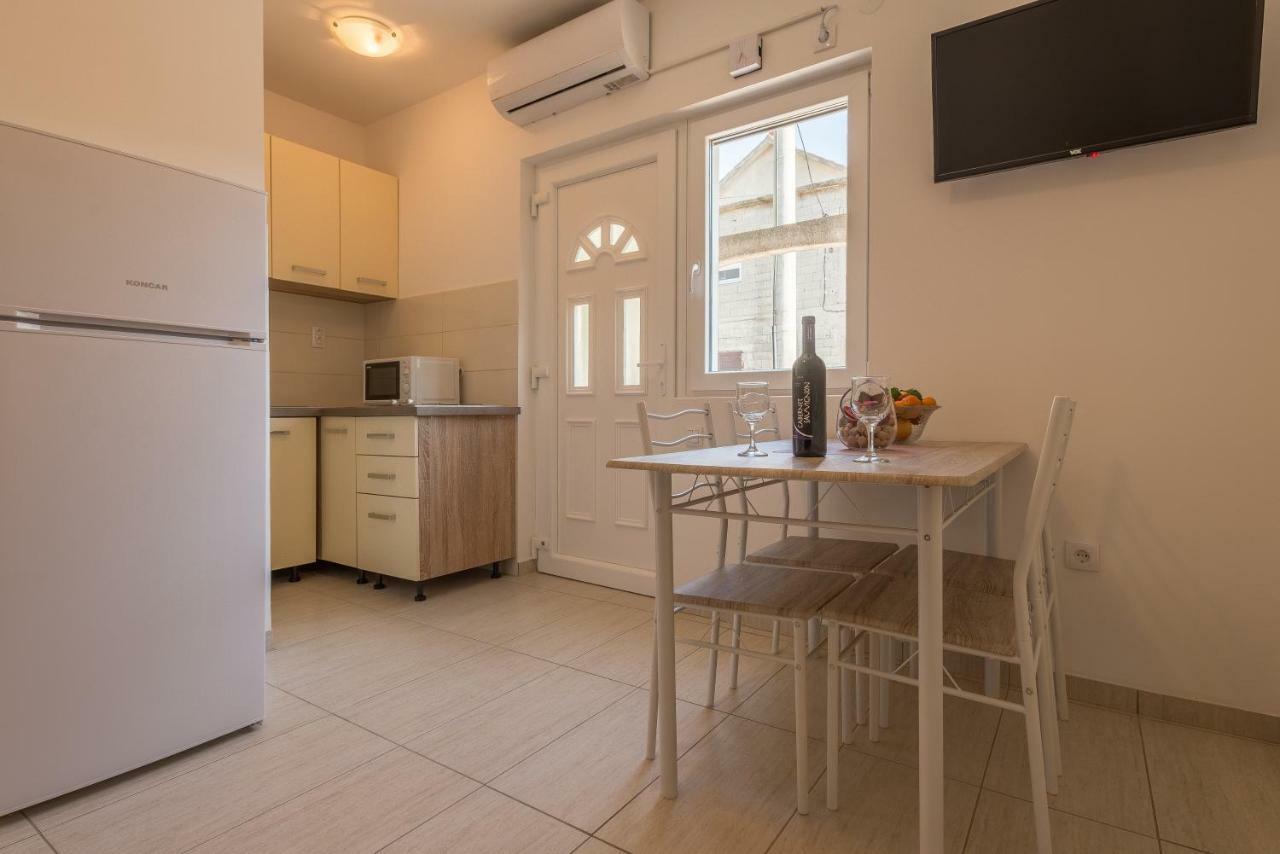 Apartmani Dupor Gornji Karin Exteriör bild