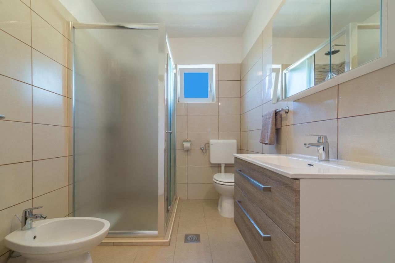 Apartmani Dupor Gornji Karin Exteriör bild