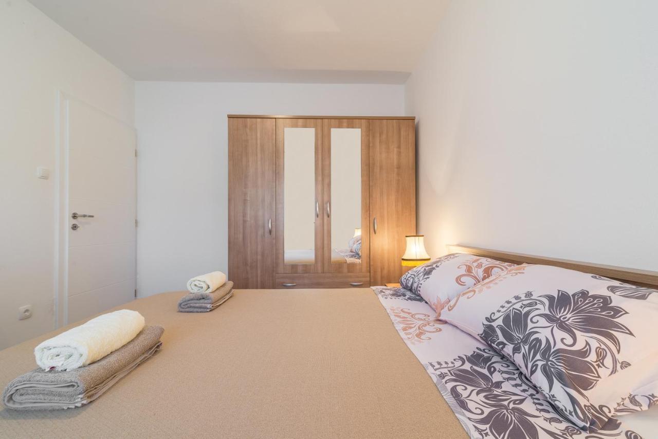 Apartmani Dupor Gornji Karin Exteriör bild