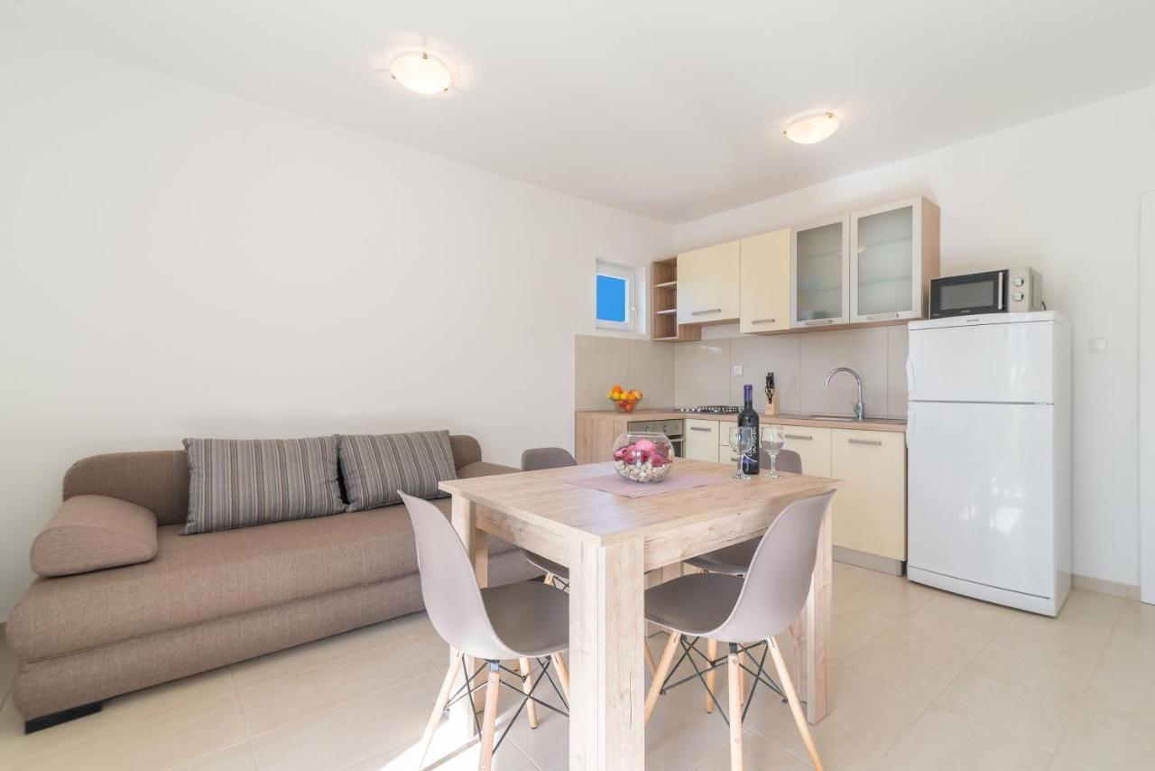 Apartmani Dupor Gornji Karin Exteriör bild