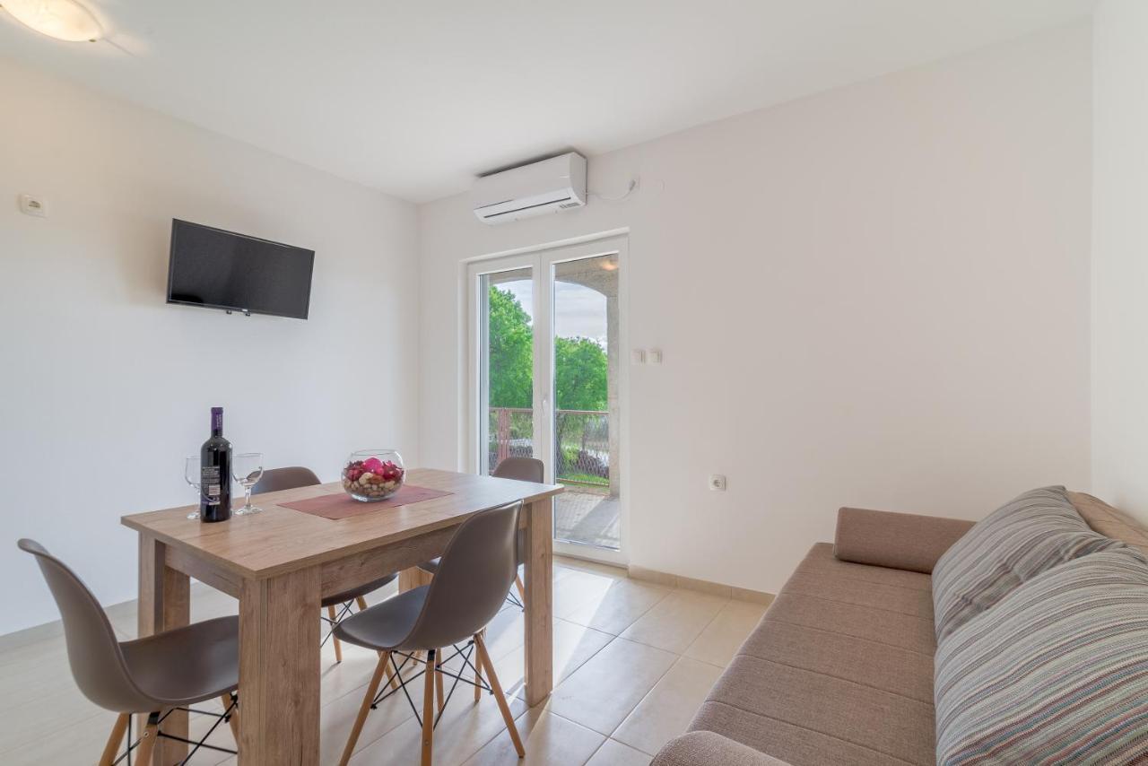 Apartmani Dupor Gornji Karin Exteriör bild