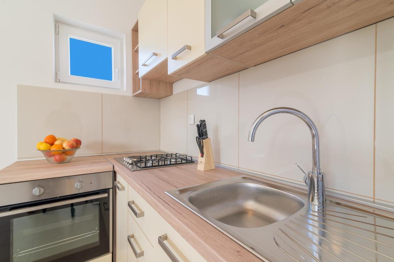 Apartmani Dupor Gornji Karin Exteriör bild